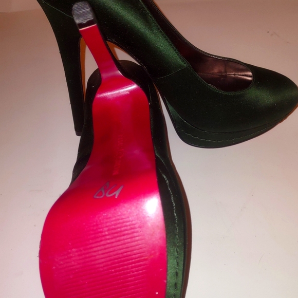 Paris Hilton stilettos, size 10 medium, green satin, euc - Picture 6 of 7